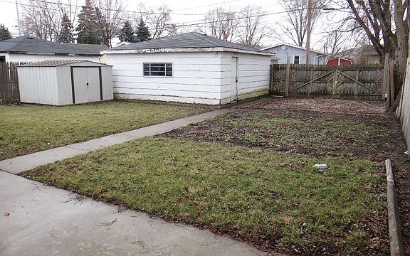 4th image of 14812 Albany Ave