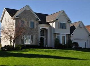 15 Coach Side Ln, Pittsford, NY 14534