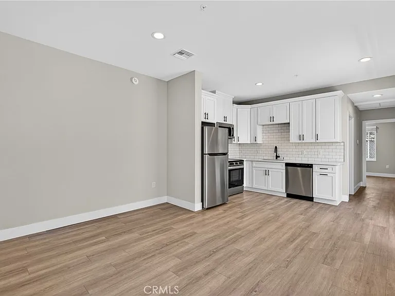 8414 Burnet Ave — Photo 5