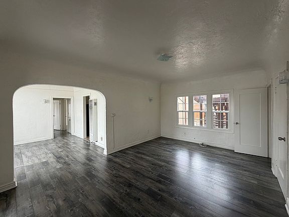 3rd image of 2612 Edgehill Dr