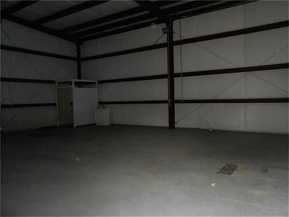 4th image of 706 Danubina St