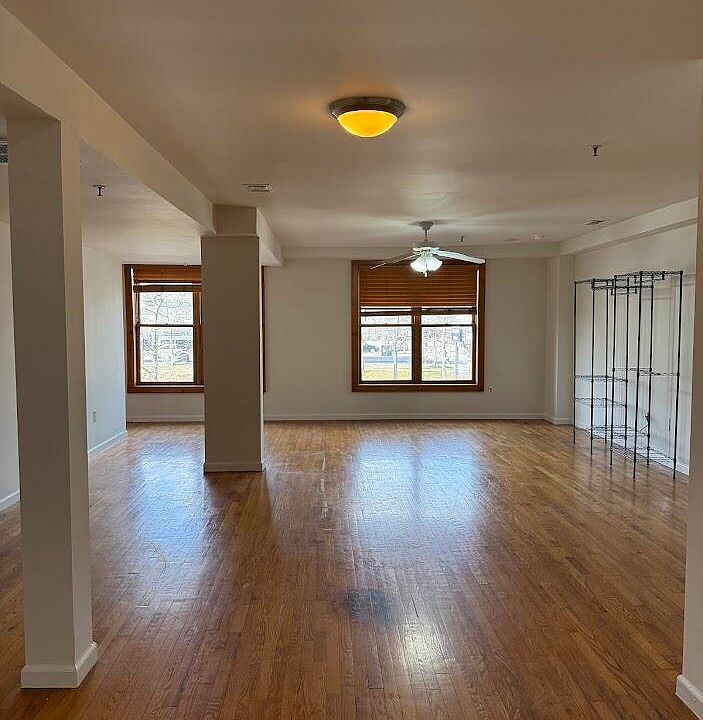 1st image of 162 Main St APT 1