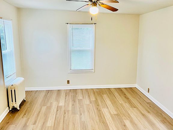 3rd image of 37 Cottage Pl #2