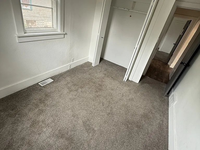 514 N French Ave — Photo 6