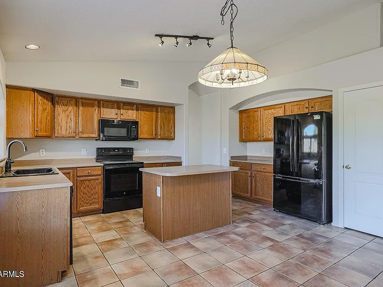 10269 W Patrick Ln — Photo 8