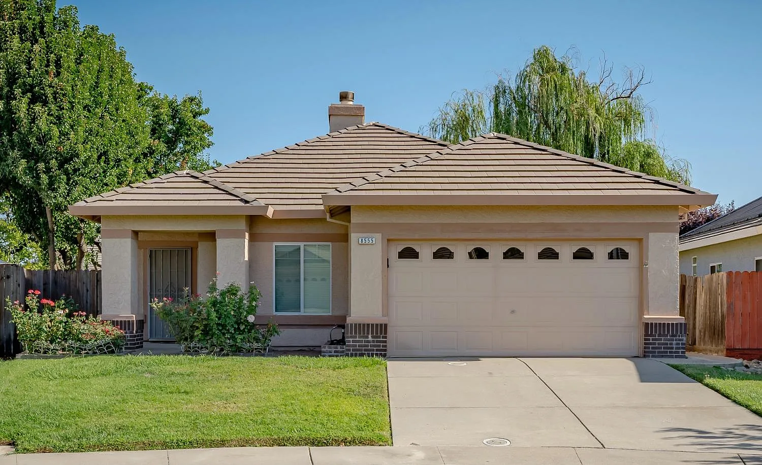 8555 Summit Brook Ct photo 1
