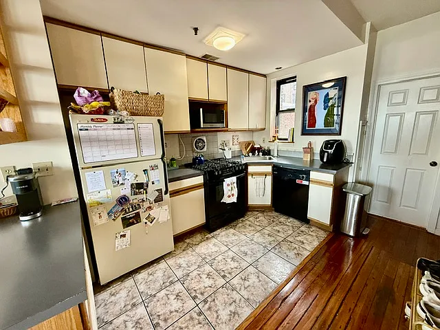 492 Commercial St #4 — Photo 7