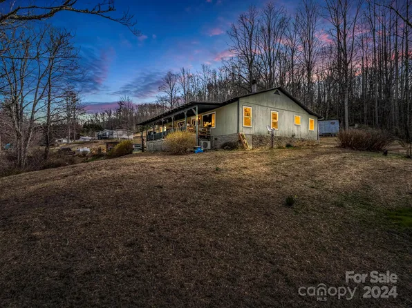 2118 Lamb Mountain Rd, Hendersonville, NC 28792