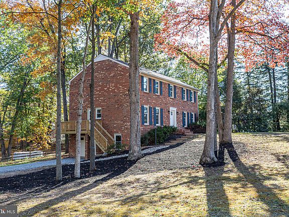 3rd image of 700 Winterberry Dr