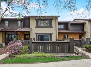 3343 W Canterbury Rd #104, Greenfield, WI 53221