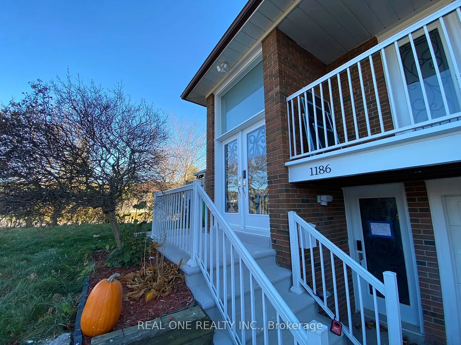 1 bed, $1,200 — Photo 2