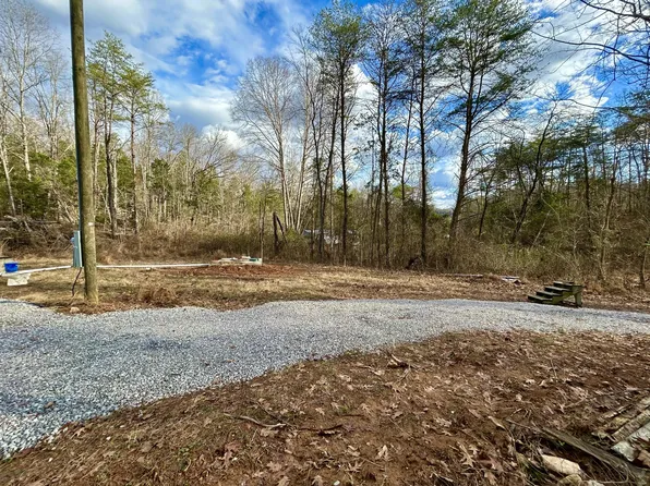 300 Foxwood Dr, Burnside, KY 42519