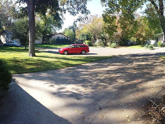 View of cu-de-sac from front yard