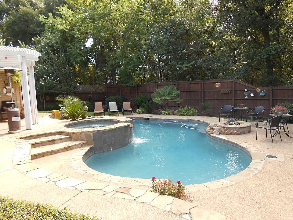 2nd image of 1702 Northwood Ct