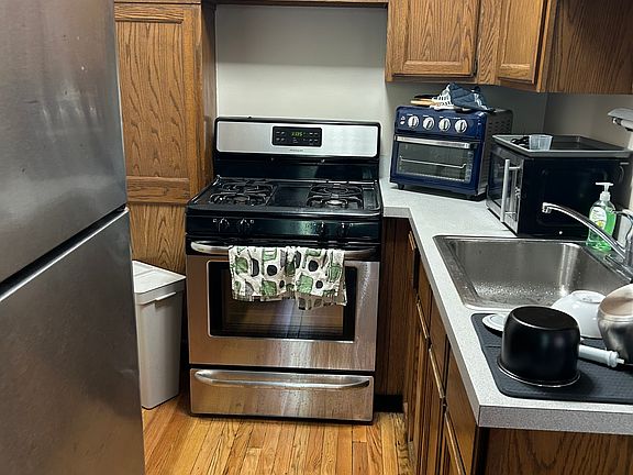 2nd image of 2326 N Lincoln Park W #F2