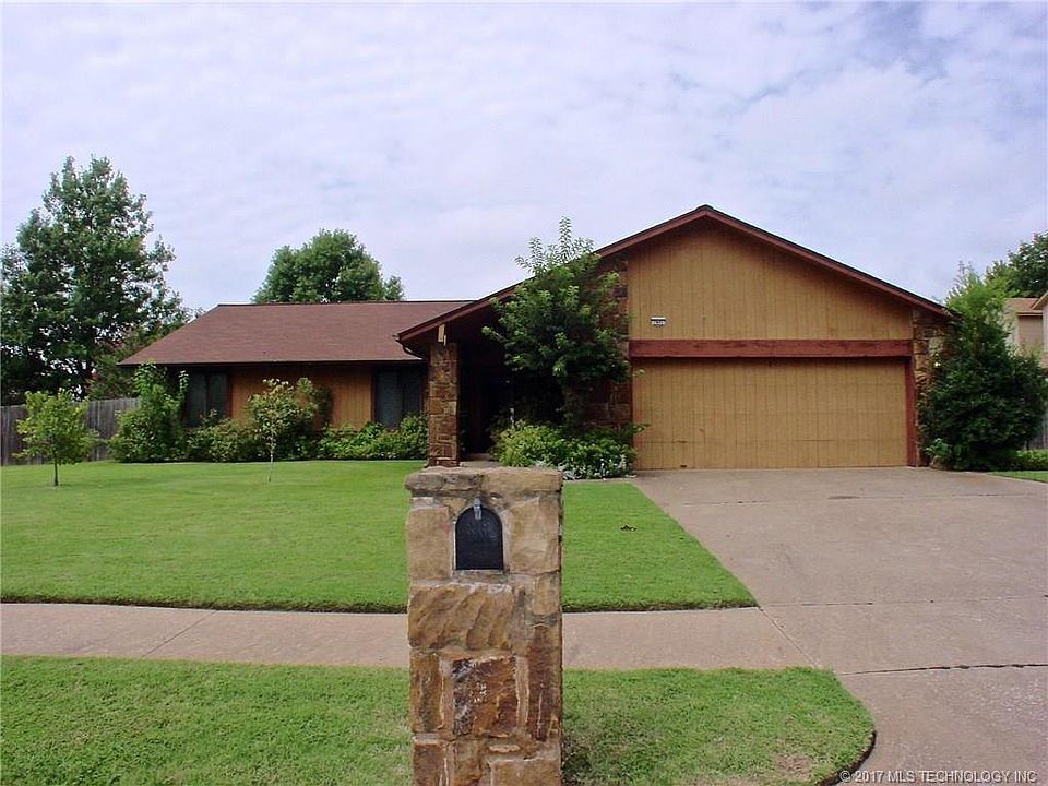 1st image of 7402 S Oak Pl