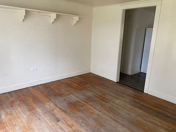 5th image of 224 Woodrow St