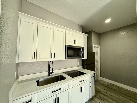 5th image of 2630 Hilliard Ct