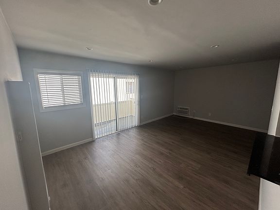 2nd image of 15034 Burbank Blvd APT 6