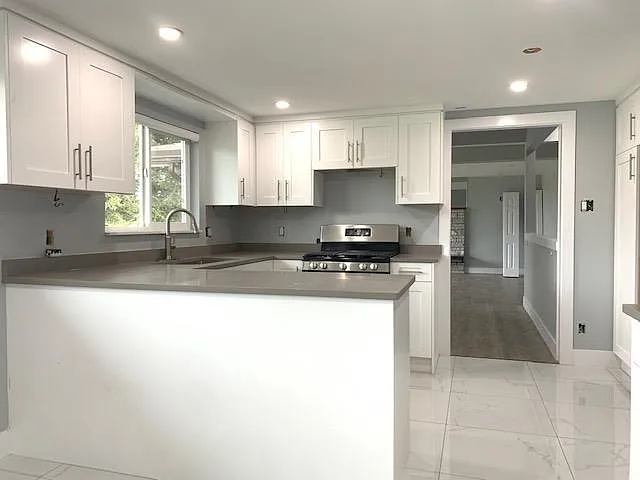 6 bed, 2700 sqft, $5,498 — Photo 4