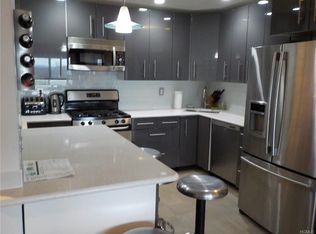 45 Edinburgh Dr, Peekskill, NY 10566