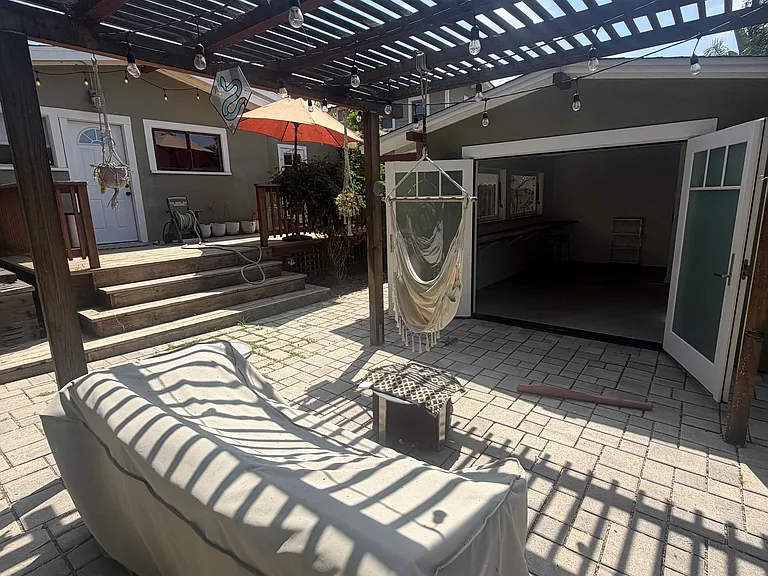 2335 Chapala St — Photo 18