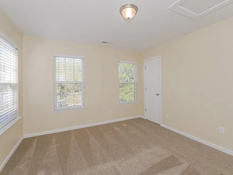 1043 Vanguard Dr — Photo 14