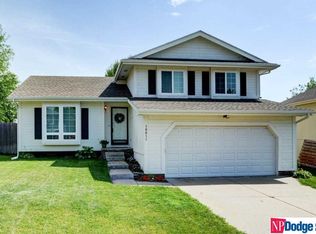 16611 Weir St, Omaha, NE 68135