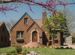 4211 Franklin Ave, Des Moines, IA 50310