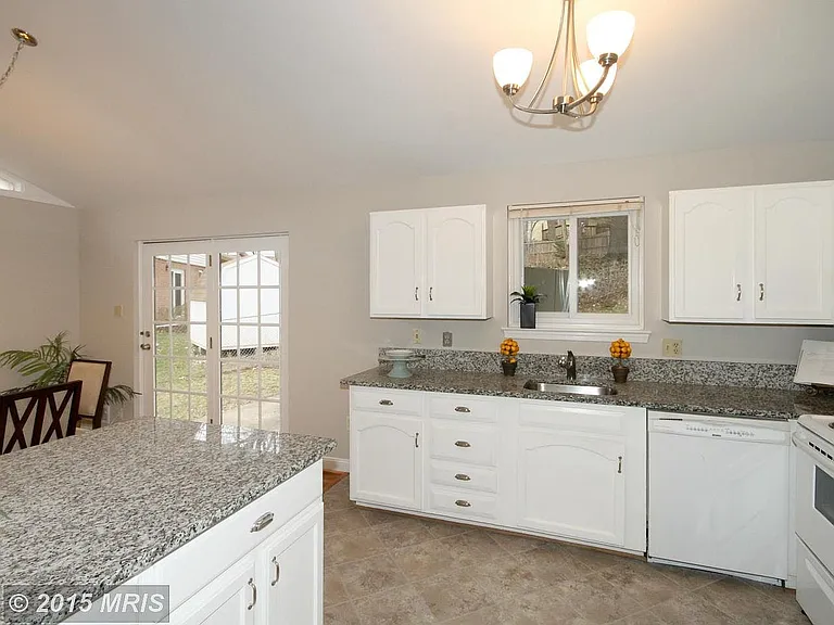 5115 Thackery Ct — Photo 3