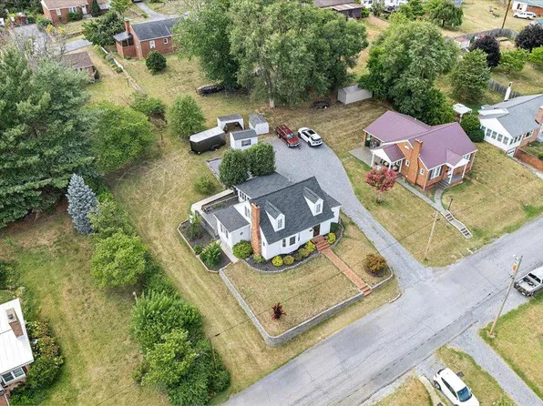 309 N Bank St, Luray, VA 22835