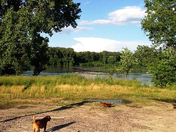 Close to Missouri River. 