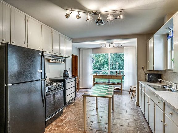 4th image of 10369 Bel Aire Dr