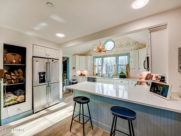 4th image of 219 Wood Rd