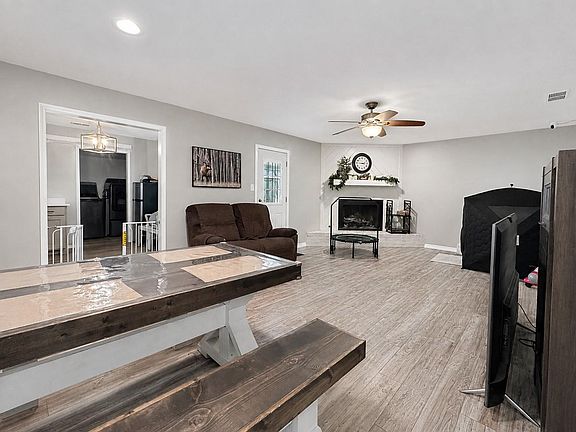 5th image of 704 Janeway Ave