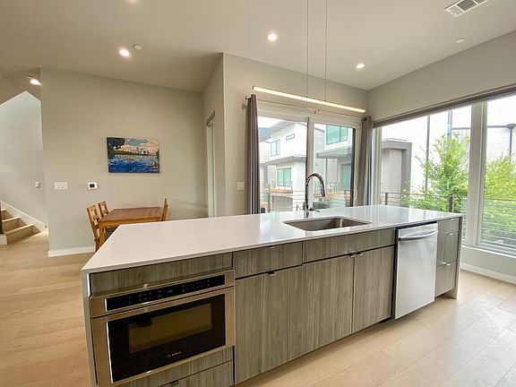 5th image of 5605 Sunshine Dr #10