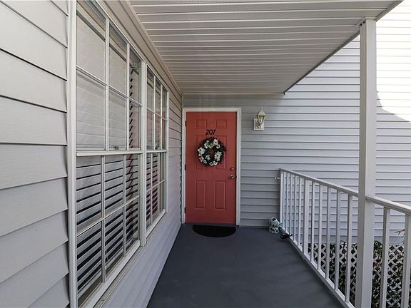 3rd image of 4410 Warren Ave APT 207