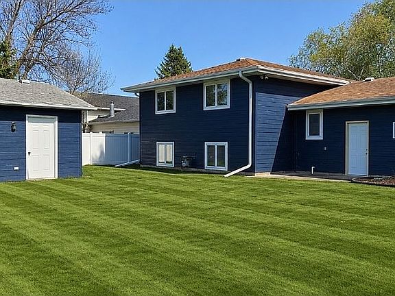 2nd image of 815 18th Ave NE