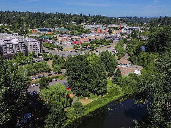 Short drive to downtown Bothell