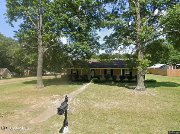 805 Buster St, Senatobia, MS 38668