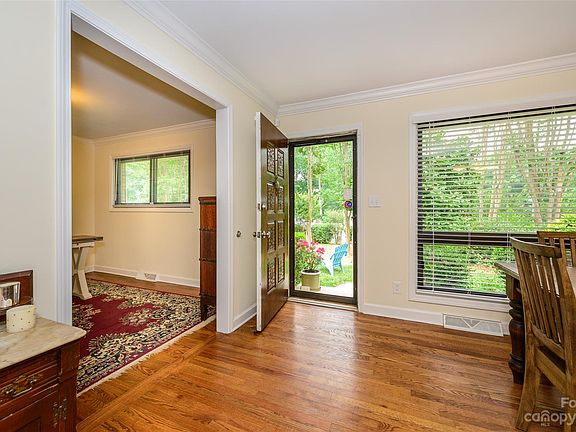 3rd image of 3828 Dunwoody Dr
