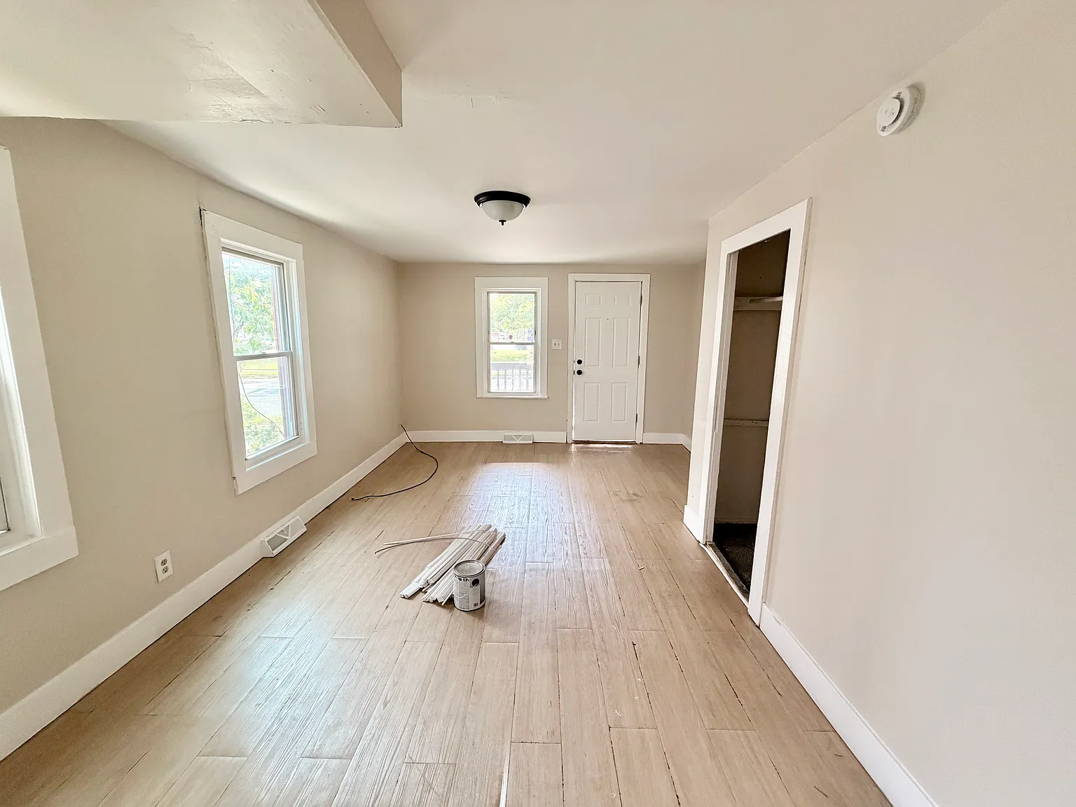 4 bed, $1,925 — Photo 3
