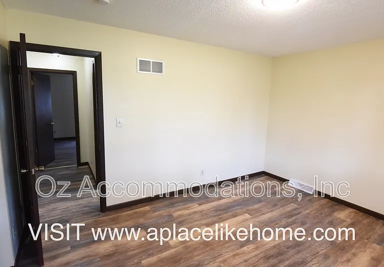 608 E 78th St — Photo 20