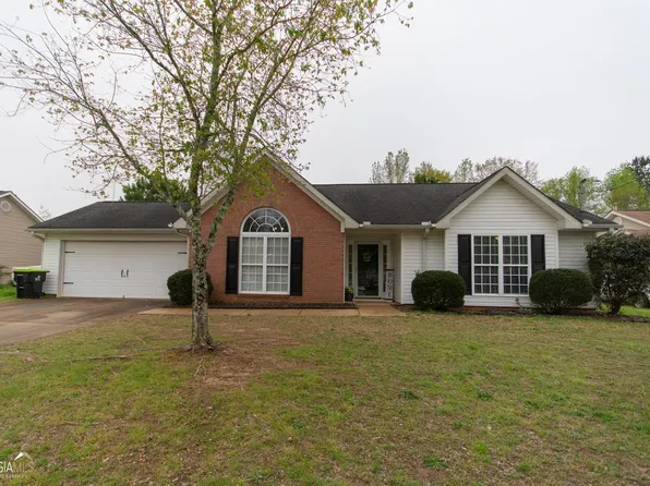 15 Lexington Dr, Grantville, GA 30220