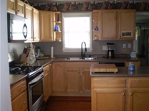 2nd image of 202 E Main St