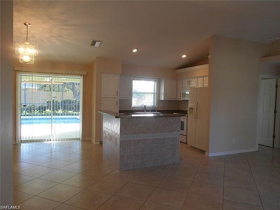 3rd image of 7 SE 14th Ct