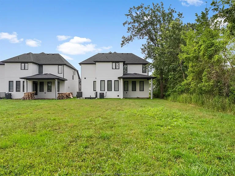 93 Belleview Dr — Photo 44