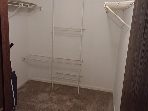 Lge walk-in closet 8' X 6 1/2'