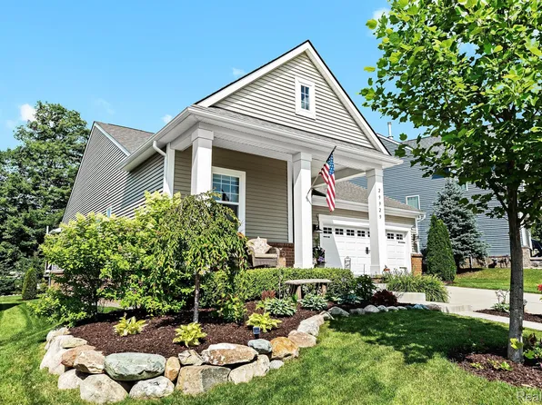 29929 Thistle Ln, New Hudson, MI 48165