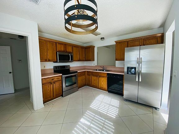 4th image of 1091 Jones Creek Dr